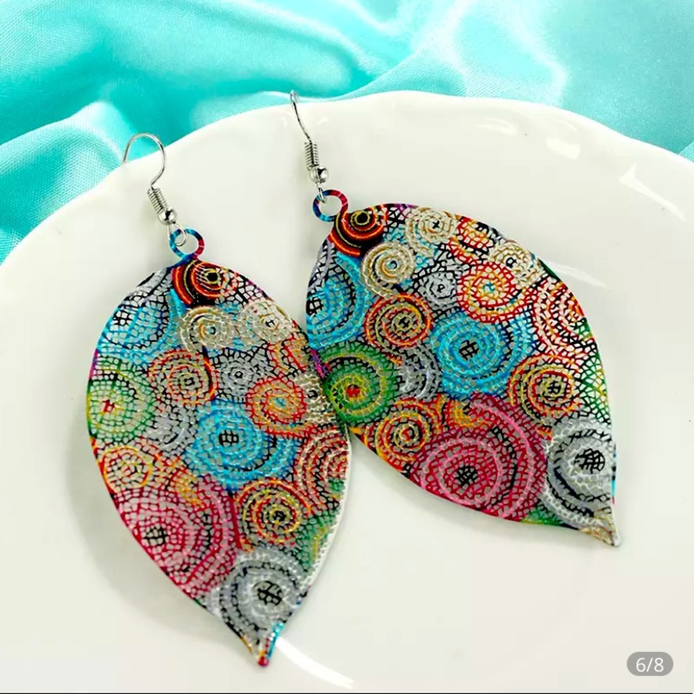 🌈❤️‍🔥vintage looking leaf shape drop earring. Boho hollowed out ❤️‍🔥🌈